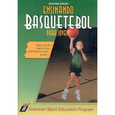 Ensinando basquetebol para jovens