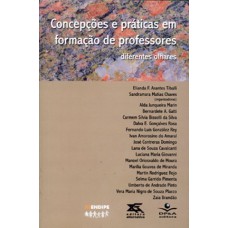 CONCEPÇÕES E PRÁTICAS EM FORMAÇÃO DE PROFESSORES - DIFERENTES OLHARES