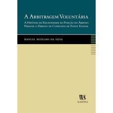 A arbitragem voluntária: a hipótese da relatividade da posição do árbitro perante o direito de conflitos de fonte estatal